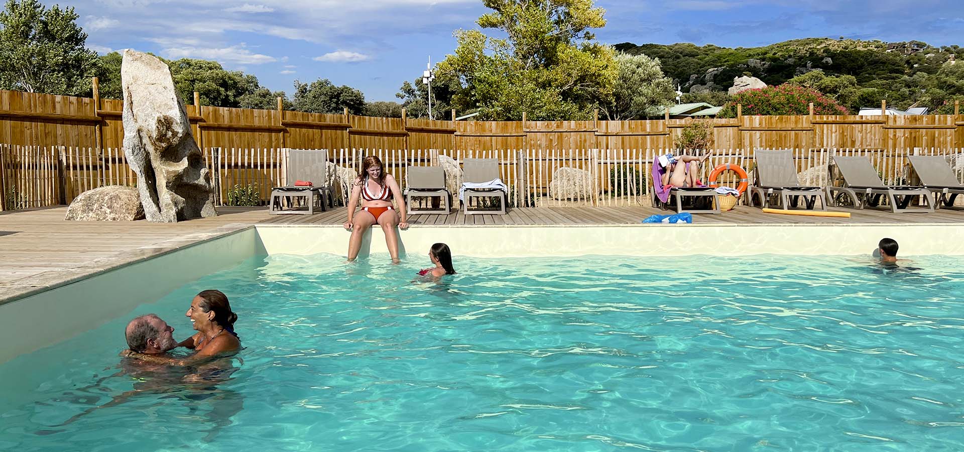 Camping kevano piscine rocher sud